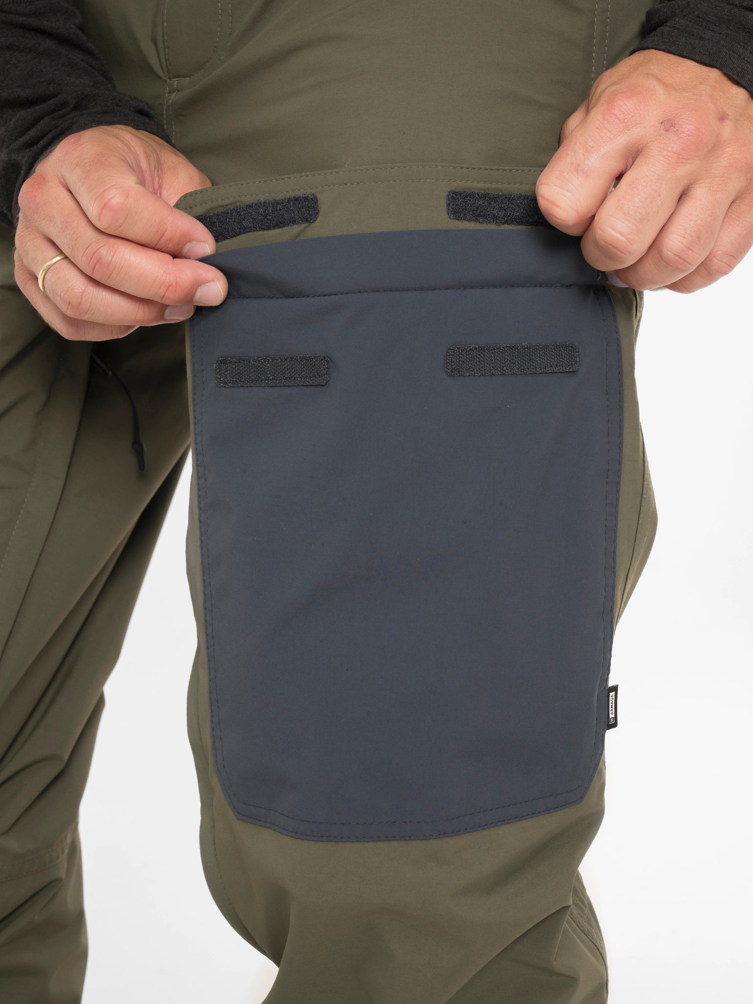 ARMADA SUMPTER 2L BIB Olive knee pocket with model